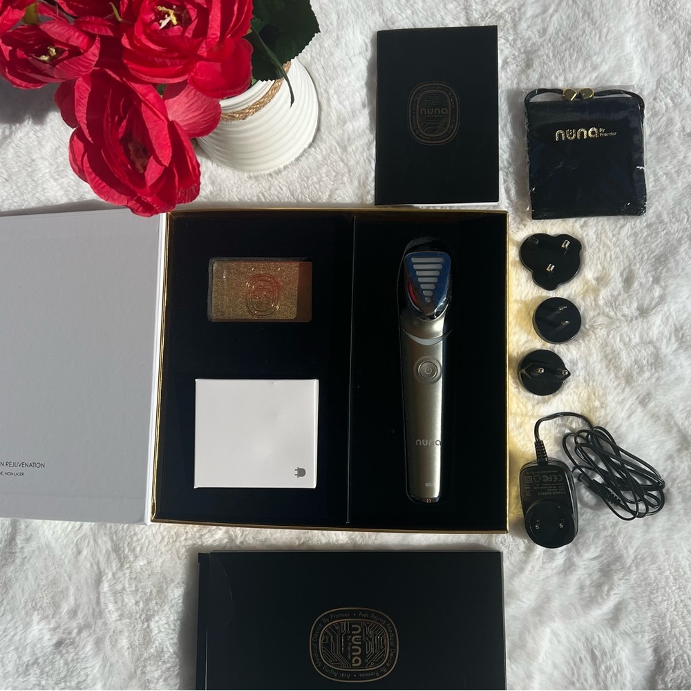 Luxurious beauty device Nuna by Dead Sea Premier